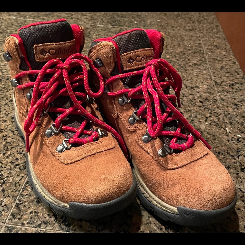 Columbia Hiking boots! SZ 7.5